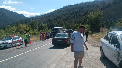 Otomobille çarpıştıktan sonra otobüsün altında kalarak hayatını kaybetti