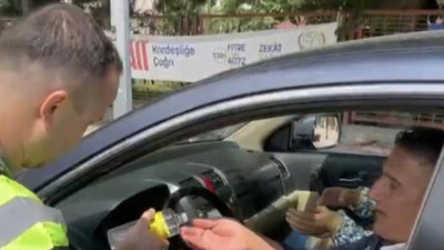 Sürücülere kolonya ve şeker ikramıi