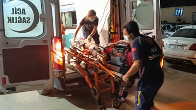 Sedirin altındaki tüfeği almaya çalışan çocuk kendisini vurarak öldü