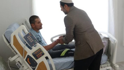 Tatvan'da imam engelli vatandaşların evine giderek hutbe okuyor