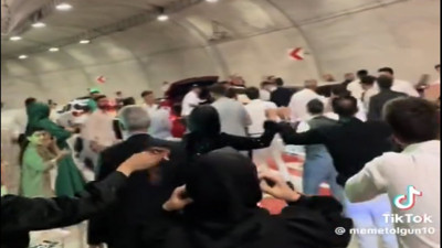 Tüneli trafiğe kapatıp halay çektiler!