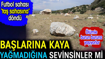 Başlarına kaya yağmadığına sevinsinler mi? Futbol sahası 'kaya sahasına' döndü