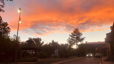 Kars'ta gökyüzü kızıla büründü