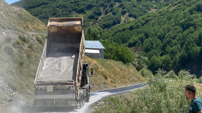 Sıcak havalar asfalt eritti