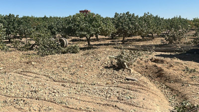 Demir yüklü kamyon devrildi: 1 ağır yaralı