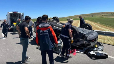 Gelin arabası traktör ile çarpıştı: 7 yaralı