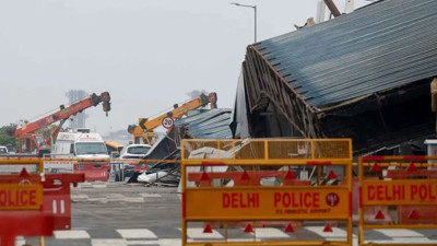 Havalimanının çatısı çöktü! Ölü ve yaralı var