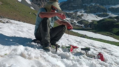 Haziranda kar ve pekmez keyfi