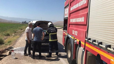 Motor kısmı yanan araçta maddi hasar