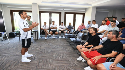 Van Bronckhorst başladı