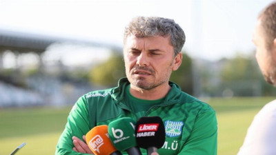 Bursaspor Enes Ünal'ın babasına imzayı attırıyor