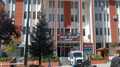 DEM Partili meclis üyelerinin Hakkari Belediyesi'ne girişi engellendi