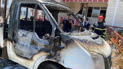 Park halindeki kamyonet alev aldı (02 Temmuz 2024)