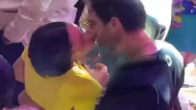 Zeynep Bastık sevgilisiyle dudak dudağa yakalandı