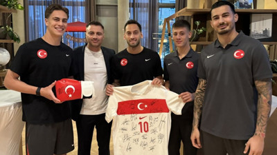Hakan Çalhanoğlu Mike Tyson'a söz verdi