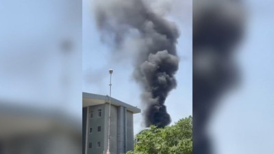 Beylikdüzü'nde boş arazide yangın