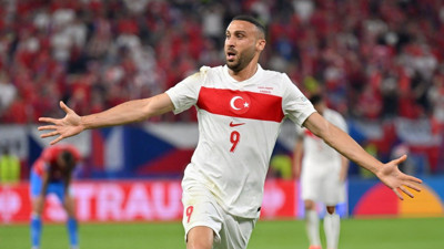 Van Bronckhorst ateşledi