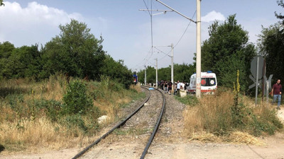 Yolcu treni çapa motoruna çarptı