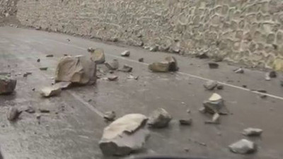 Dev kayalar yolu kapattı (03 Temmuz 2024)