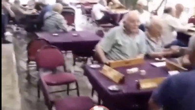 Mekanı sel götürürken okey oynamaya devam ettiler