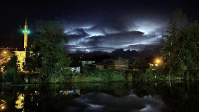 Sakarya'da şimşekler görsel şölen yaşattı