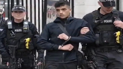 Kraliyet atını rahatsız edip İngiliz vatandaşı iten YouTuber gözaltına alındı