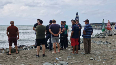 Serinlemek için denize girdi kayboldu