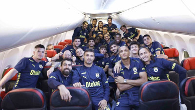 Cengiz Ünder'e uçakta doğum günü kutlaması