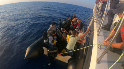 İzmir açıklarında 86 kaçak göçmen yakalandı (25 Temmuz 2024)