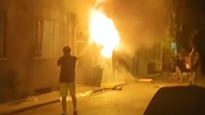 Bursa'da korku dolu gece. 4 katlı binada büyük yangın