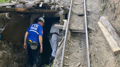 Maden ocağında göçük. Toprak altında kaldı