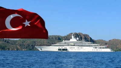 Devrik milyarder Marmaris'e demirledi