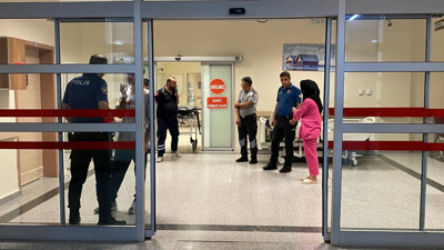 Üst geçitten kendini aşağı atan genç kız yaralandı