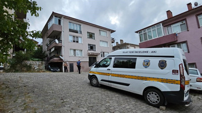 Annesinin yanında babasını öldürdü