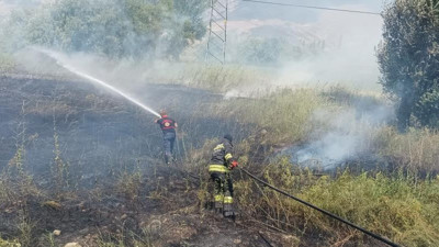 Örtü yangını kısa sürede söndürüldü