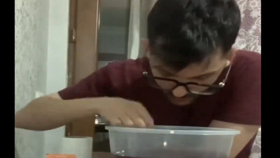 Tek kürdanla 4 saatte bir kova şalgam içti