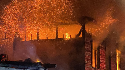 İki ahşap ev kül oldu