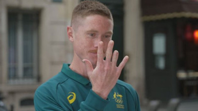 Olimpiyatlar için kırık parmağını kestirdi