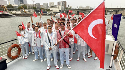 Paris'te Türkiye depremi