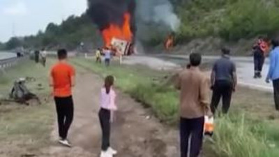 TIR ve otomobil yandı