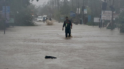 Aşırı yağışların yol açtığı kazalarda 12 kişi öldü