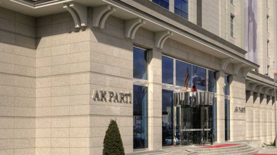 AKP'de peş peşe istifalar