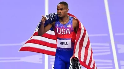 Altın madalya Quincy Hall'un oldu