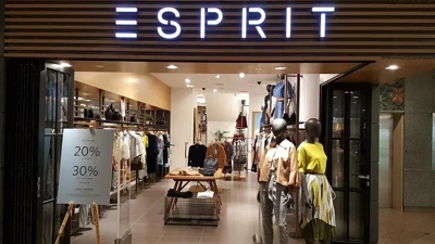 Esprit tüm şubelerini kapatıyor