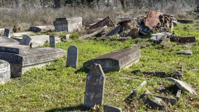 Biri çaldı diğeri sattı. Mezarlık hırsızları yakalandı