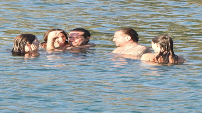 Kenan Doğulu ile Beren Saat denizde keyif yaptı