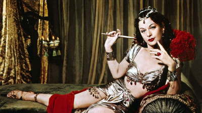 Sinemanın çıplak mucidi. Bir elinde bin marifet