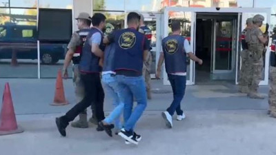 Öğretmeni otostopçu öldürdü