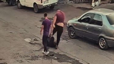 Aracıyla çarptığı adamı dövdü