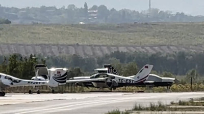 Hezarfen Havaalanı'nda eğitim uçağı pistten çıktı